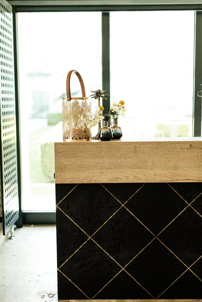 Thekenanlage Marmor SCHWARZ-GOLD Aufsatz Eiche – Bild 8